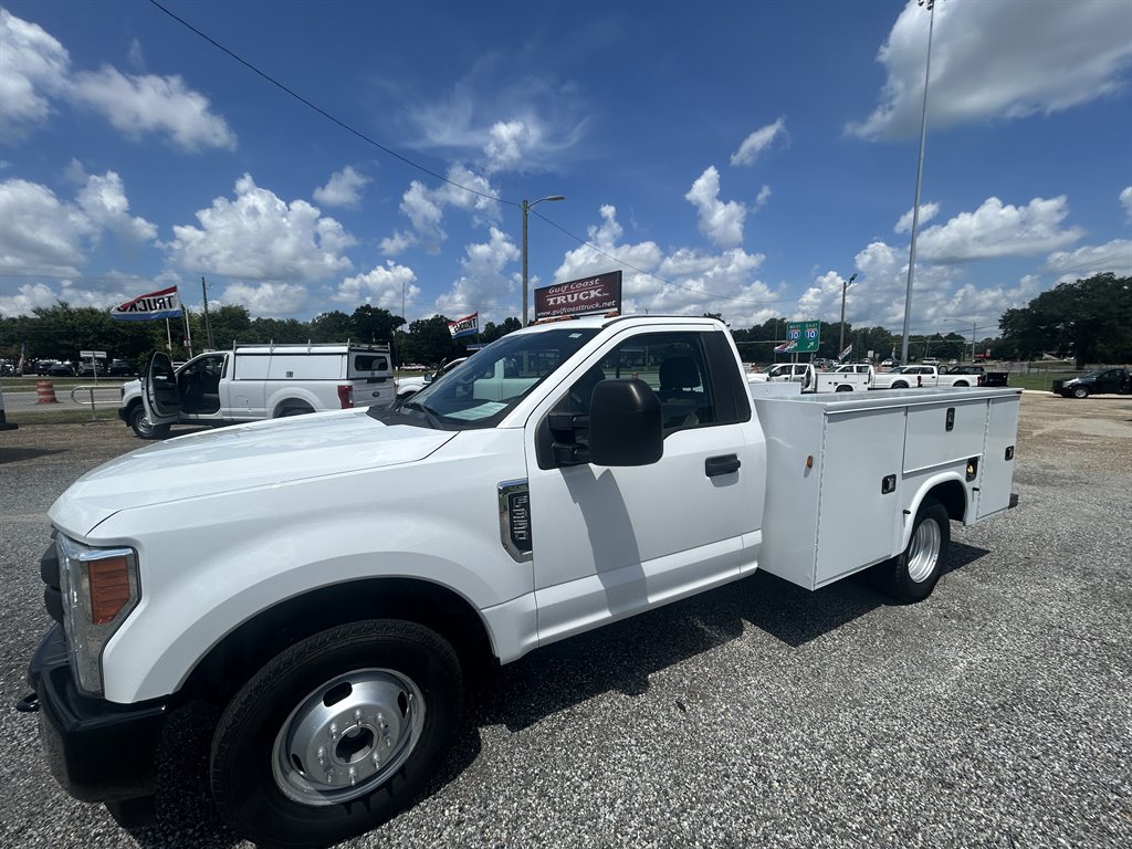 2017 Ford F-350 Super Duty Chassis Cab