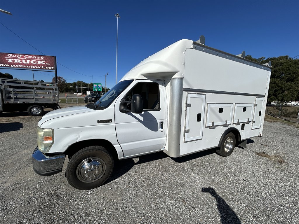 2021 Ford E-Series Cutaway Base's photo