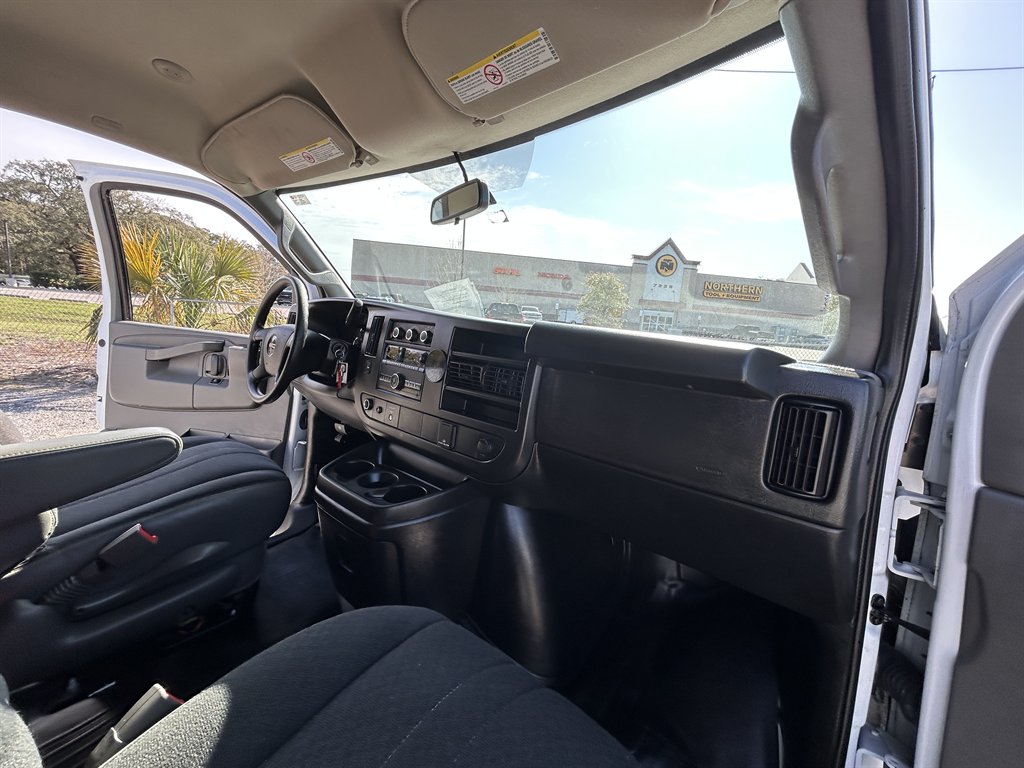 2020 GMC Savana Cargo Work Van - Photo 10