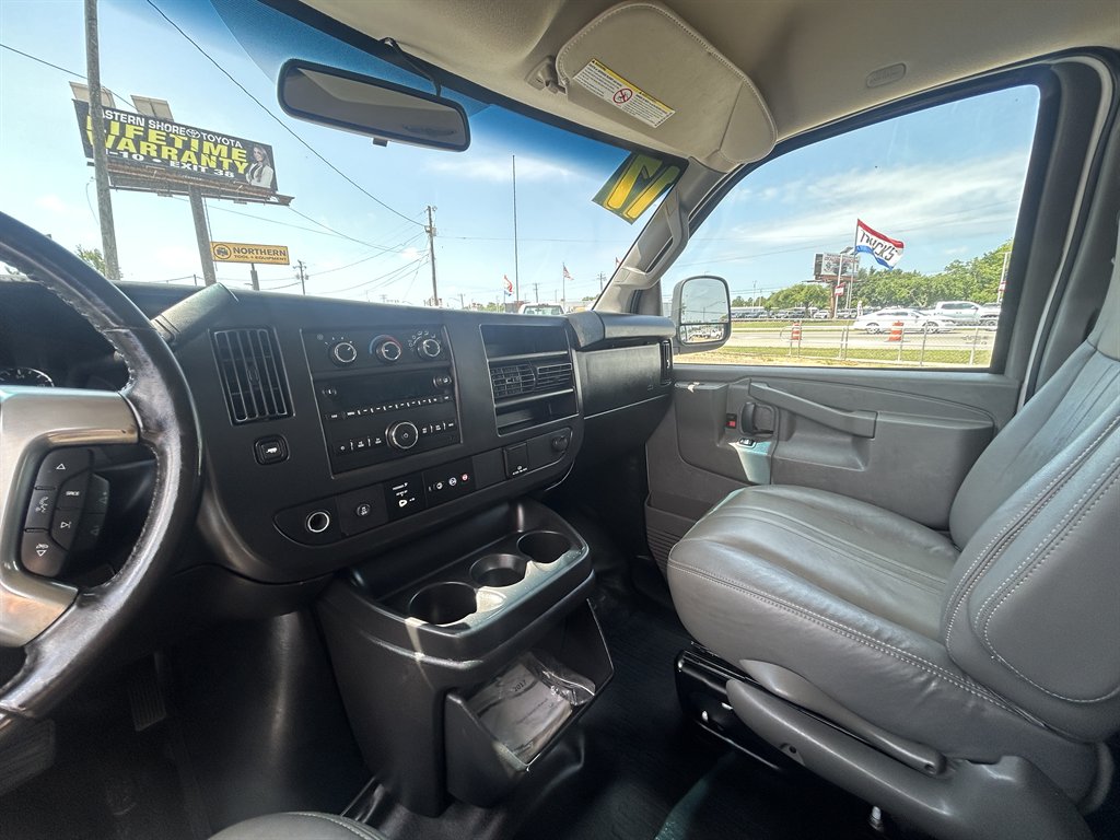 2017 Chevrolet Express Cargo Work Van - Photo 10