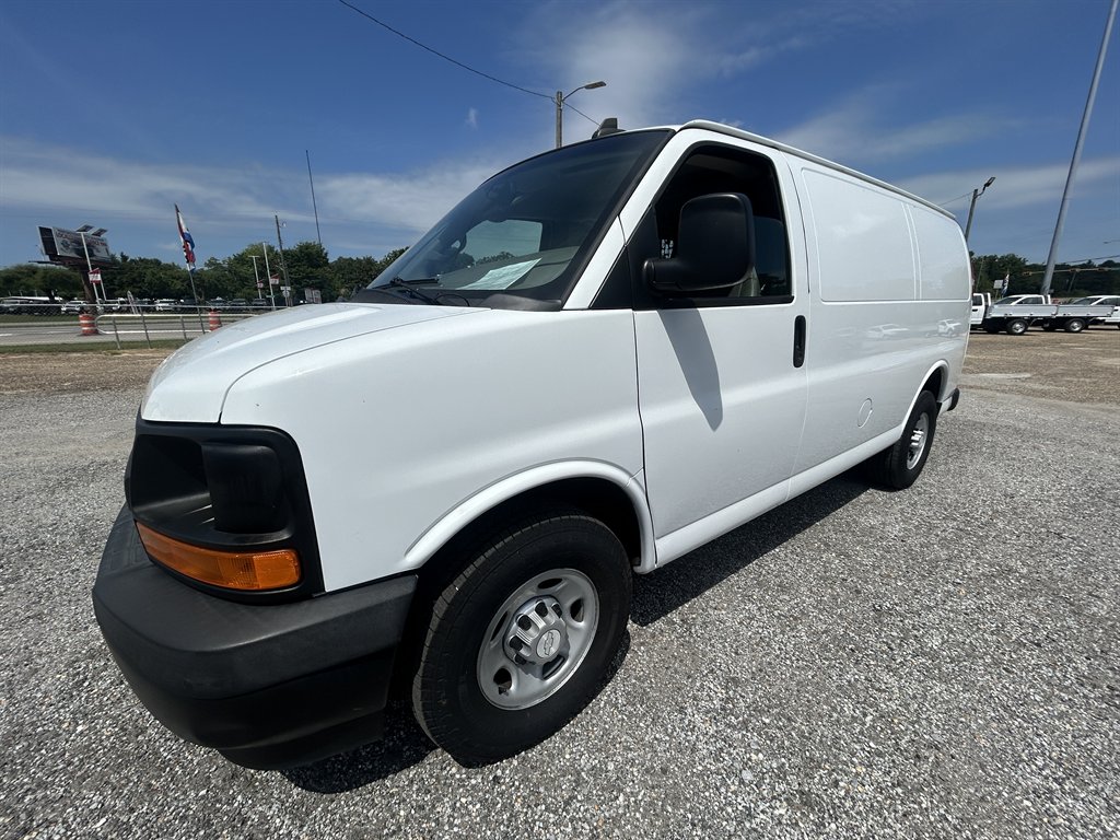 2017 Chevrolet Express 2500 Work Van HD's photo