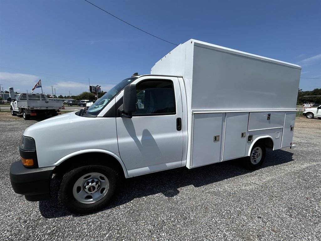 2023 GMC Savana Cutaway